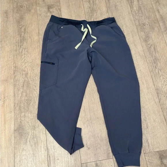 Figs grey scrub Zamora joggers with Elastic Waistband and Tapered Ankles - Picture 1 of 3
